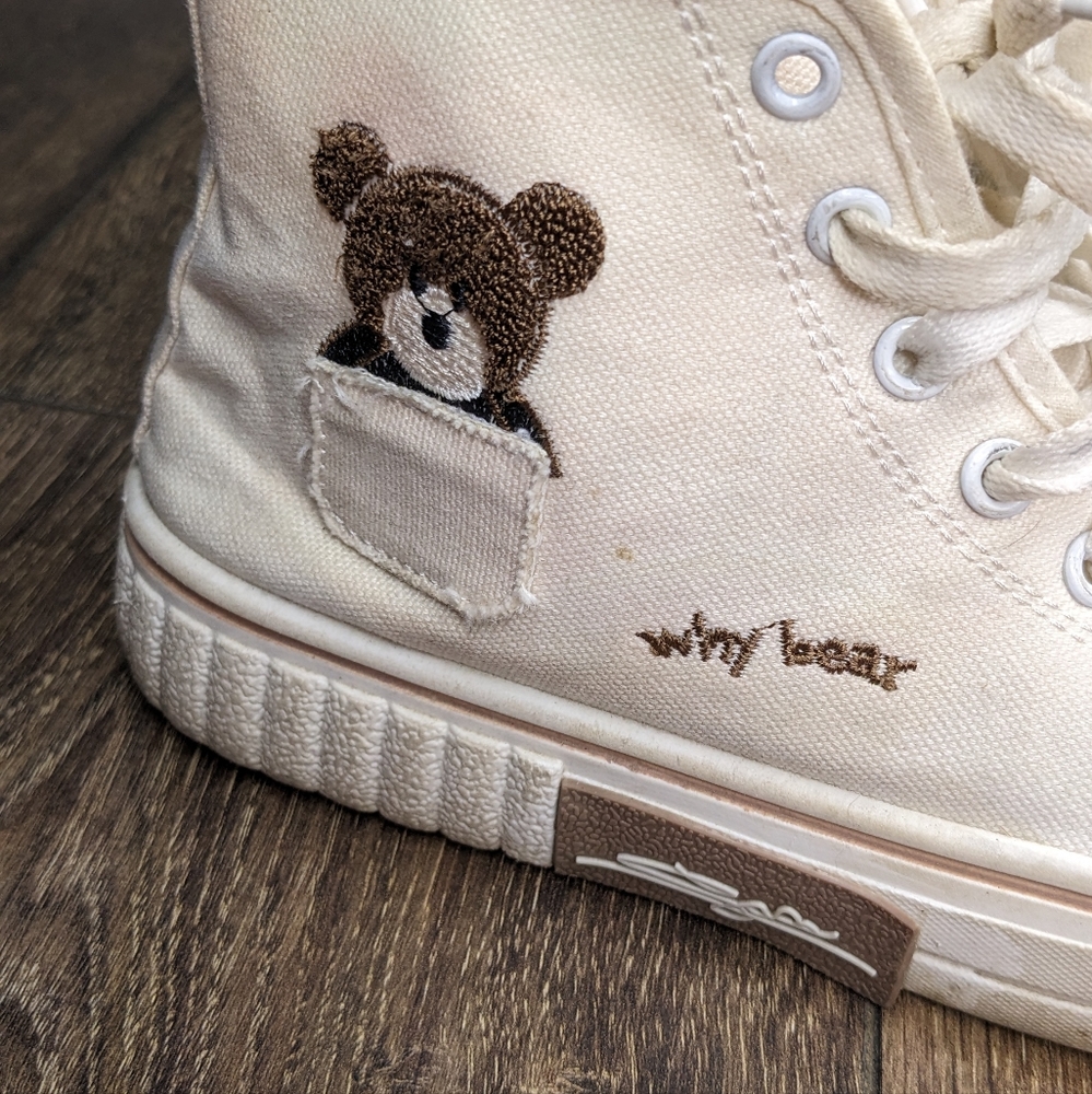 White canvas high tops cute bear applique EUC size 6.5 - Picture 7 of 8